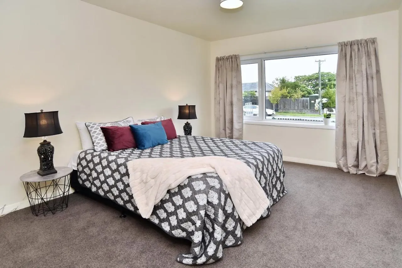 Weston Villa - Spacious & Family Friendly - Bookahome Christchurch New Zealand