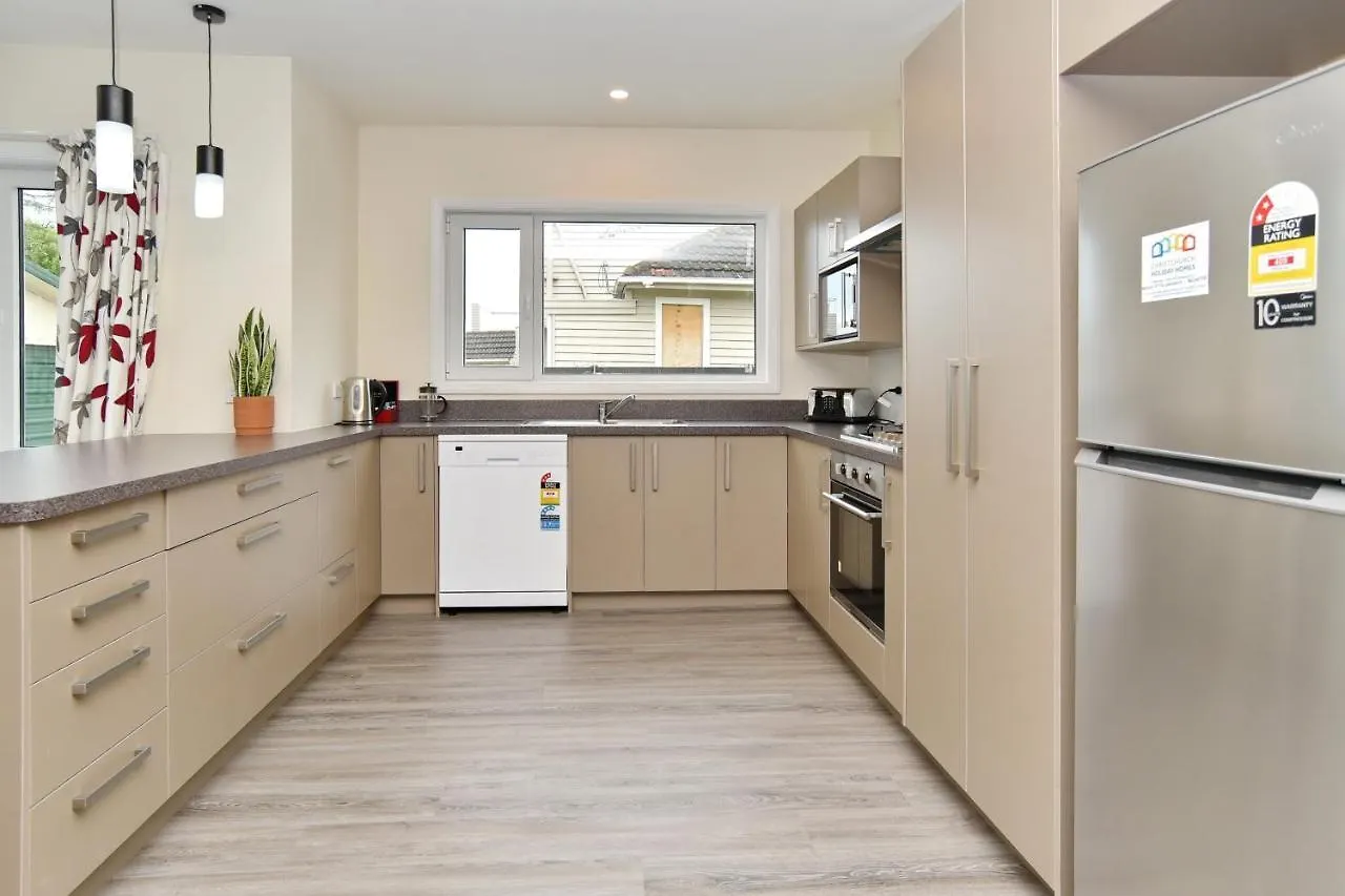 Weston Villa - Spacious & Family Friendly - Bookahome Christchurch