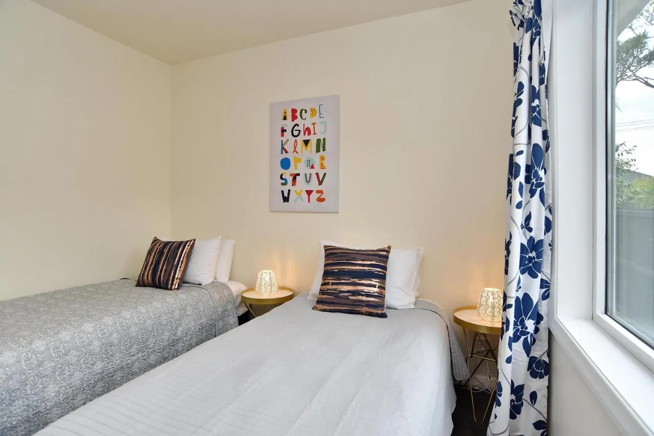Holiday home Weston Villa - Spacious & Family Friendly - Bookahome Christchurch New Zealand
