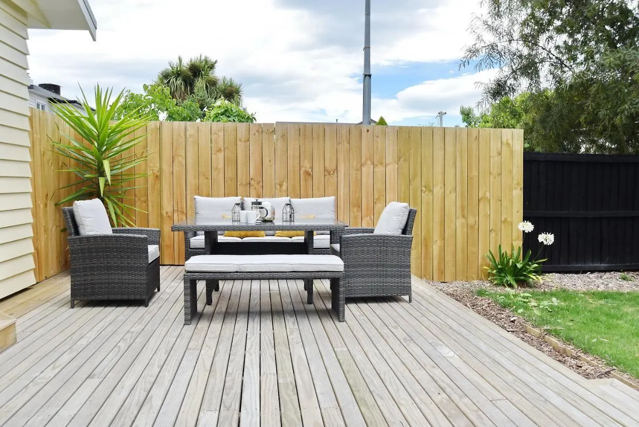 Weston Villa - Spacious & Family Friendly - Bookahome Christchurch New Zealand