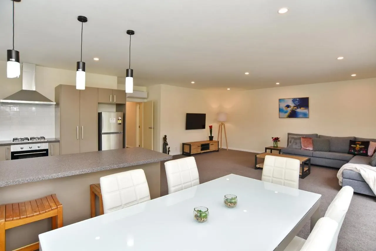 Weston Villa - Spacious & Family Friendly - Bookahome Christchurch